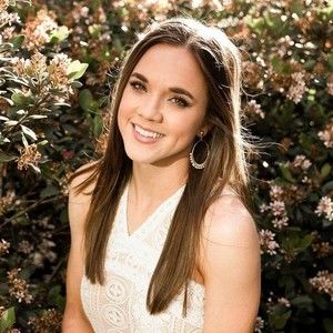 Meet your Posher, Olivia